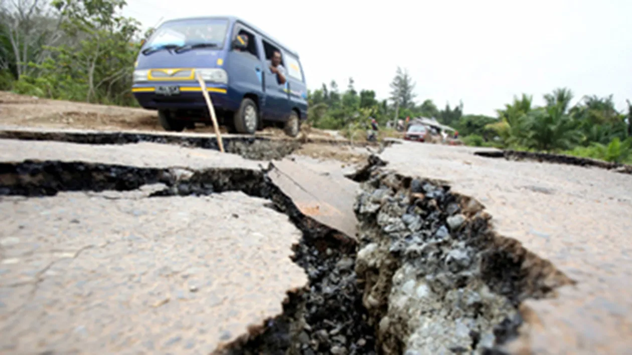 Cutremur cu magnitudinea de 5,4 in China! Cel putin zece persoane au fost ranite, dintre care doua grav