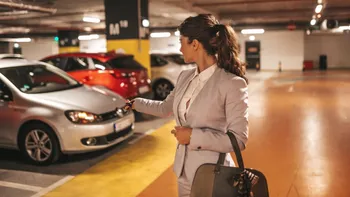 825 lei amendă pentru toți șoferii din România care uită să facă acest lucru banal, după ce parchează mașina. Unii dintre ei vor afla abia acum că se dă amendă pentru așa ceva