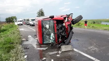 Accident teribil în Ialomița! Doi oameni au murit, patru sunt răniți FOTO