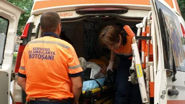 O tânără de 23 de ani din Botoșani şi-a înjunghiat ambii fraţi cu o sticlă