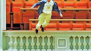 Angajatul TVR care s-a aruncat de la balconul Parlamentului va fi operat zilele urmatoare