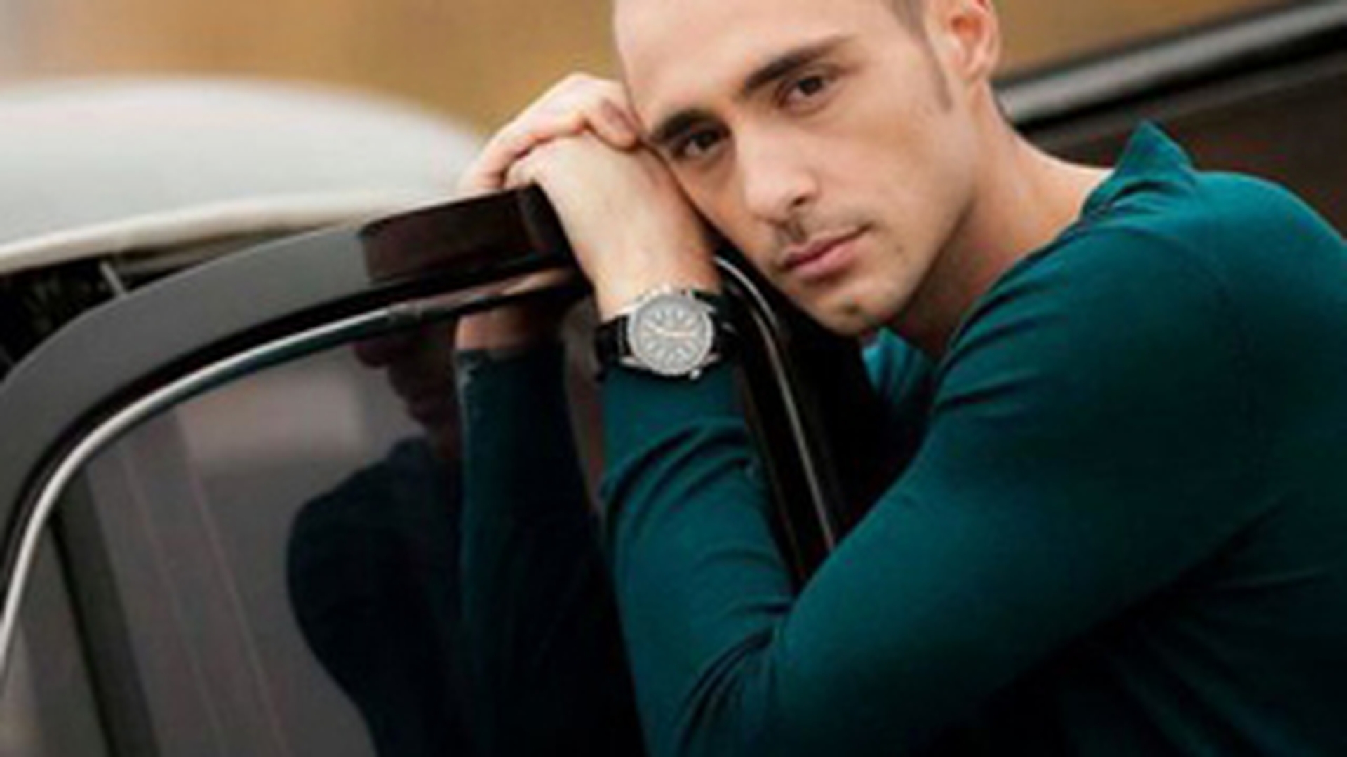 VIDEO De la actor la producator! Vladimir Draghia a realizat videoclipul "Need You" in care sufera din dragoste!