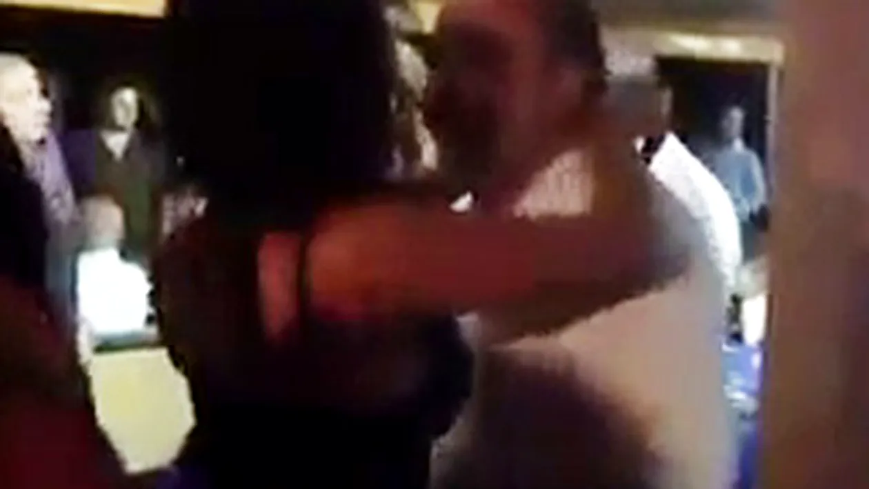 Video fabulos! Nutu Camataru danseaza intr-un mare fel cu o brazilianca! Ea il chinuie cu opturile ei, el o atinge usor si se abtine cu greu!