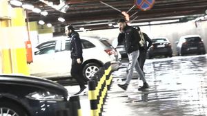 Fotbaliștii de la Viitorul, întâlnire de taină în noapte! Ce a făcut ”blonda” lui Chițu