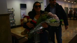 Fotografii şi declaraţii exclusive! Vezi primele imagini cu Ellie White şi băieţelul ei în spital, înainte de externare!