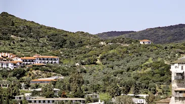 Athos, locul vrajit  Pe Muntele Sfant simti fosnetul aripilor de ingeri