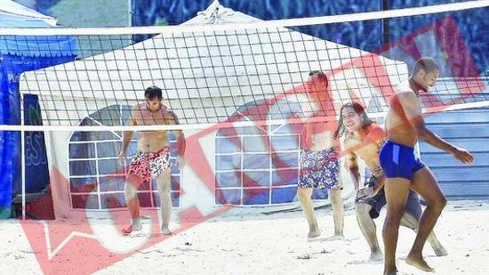 Stelistii se rup in figuri la volei pe plaja!