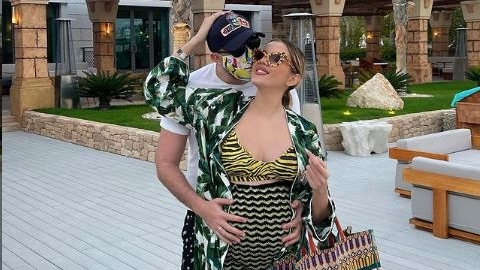 Cum a lăsat-o fără cuvinte iubitul pe Emily Burghelea! Poză cu micuța la care fosta asistentă a exclamat: ”Whaaaaaat?”