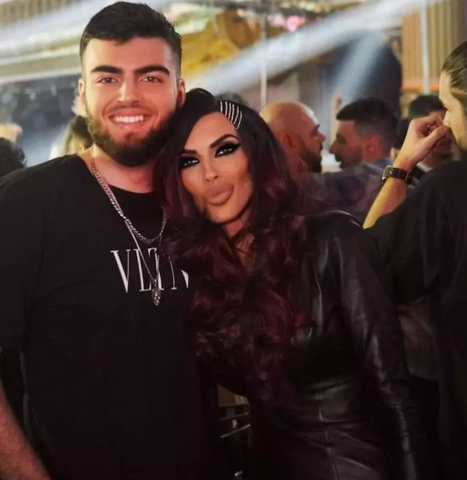 Cum arată Alex, fiul Ralucăi Bădulescu? A împlinit 23 de ani