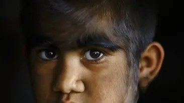 Transformarea UIMITOARE a COPIILOR VARCOLAC! Cum arata ACUM baiatul de care radeau toti colegii la scoala