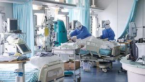 Se anunță explozie de cazuri la ATI în luna decembrie. Doctor în microbiologie moleculară: “Vor veni valurile 3 și 4”