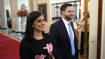 Cum arată rochia de 8 dolari cu care gravida Usha, soția lui J.D. Vance, a atras atenția