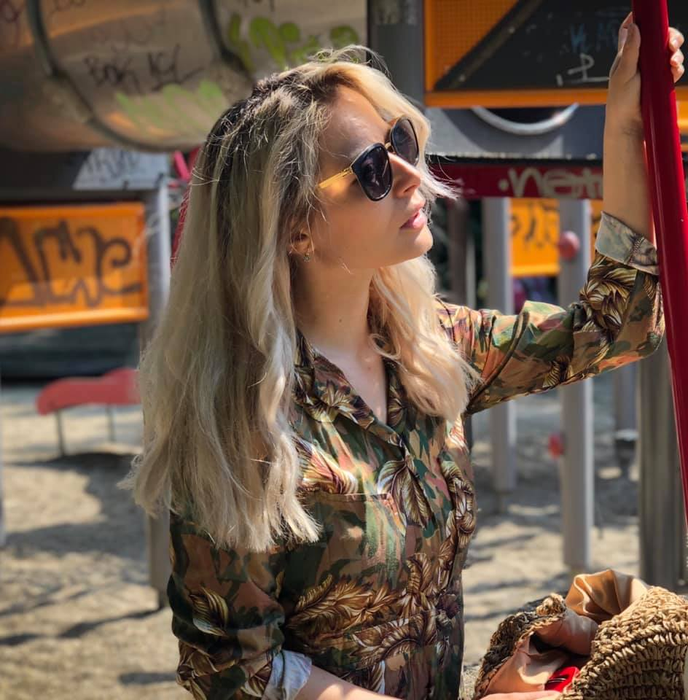 Cum arată Laura Cosoi la un an după ce a născut. Vedeta a pozat sexy ca pe vremuri
