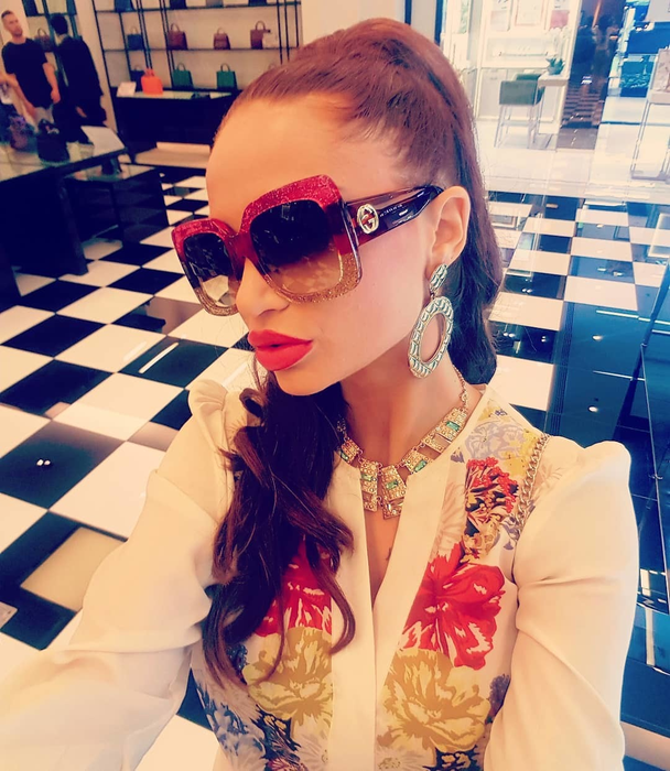 Maria de la ”Insula Iubirii”, spectacol erotic la balcon! Şi-a etalat posteriorul, iar cei de jos au rămas muţi de uimire