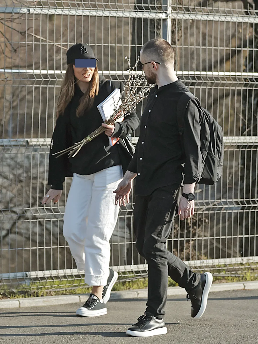 Tânăra, toată numai un zâmbet în compania lui Dezideriu