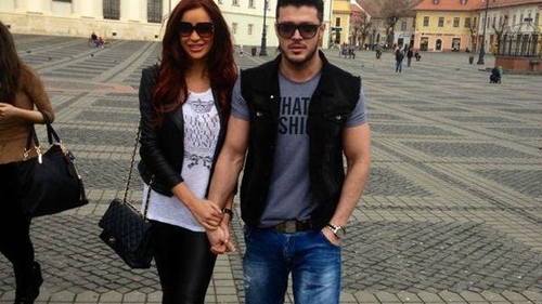 După ce Bianca Drăguşanu a apărut ascunzându-şi burta în spatele genţilor, Victor a făcut anunţul: ”Gemene!”