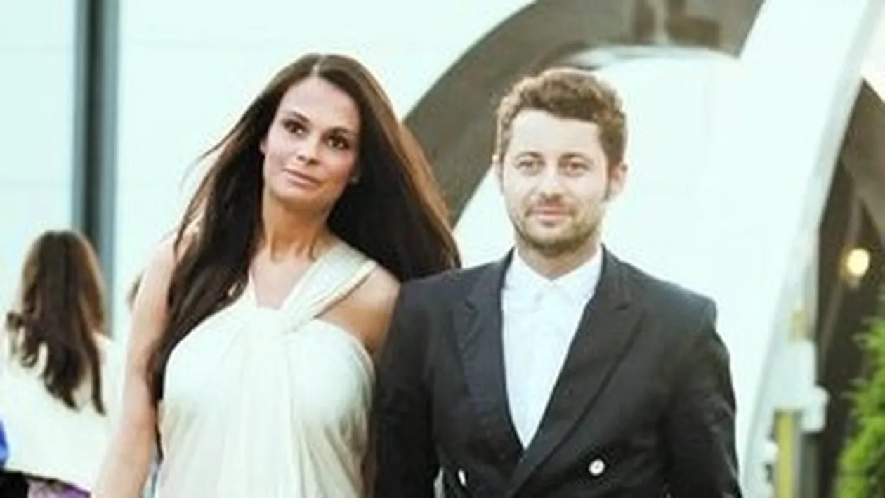 Prima aparitie publica a cuplului Anca Serea-Adi Sina dupa ce au devenit parinti : Schimbam scutece impreuna