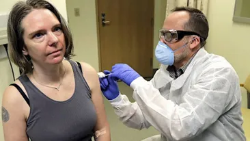 Prima persoană din lume vaccinată împotriva noului coronavirus: ”E o șansă uriașă pentru mine”