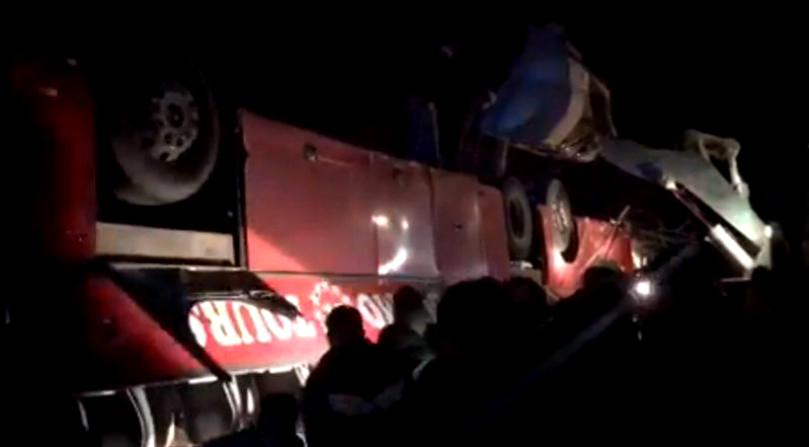 Un autocar s-a răsturnat pe autostradă. 13 morți, iar numărul victimelor poate crește | FOTO
