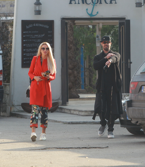 El este hipsterașul care o ”tatonează” pe Bianca!