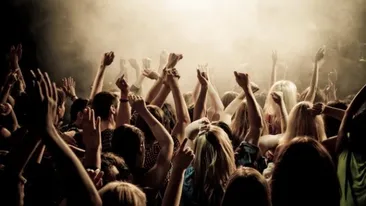 IMAGINI EXCLUSIVE. Mega-petrecere la Sibiu, în ziua de doliu naţional, la o importantă instituţie de stat: ”Nu le-a păsat de moartea Regelui Mihai!” Iohannis va lua foc!