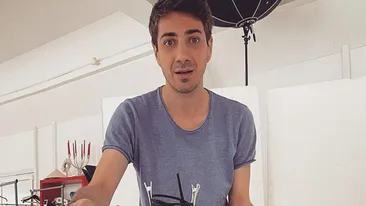 Fabulos! Cum a fost surprins Tiberiu Argint azi, în traficul din București. Iubitul Andreei Bălan s-a fotografiat în timp ce...