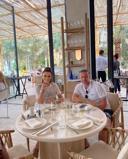 Anamaria Prodan, surprinsă la volanul unui Bentley de sute de mii de euro în Dubai! Cum s-a îmbrăcat sexy impresara