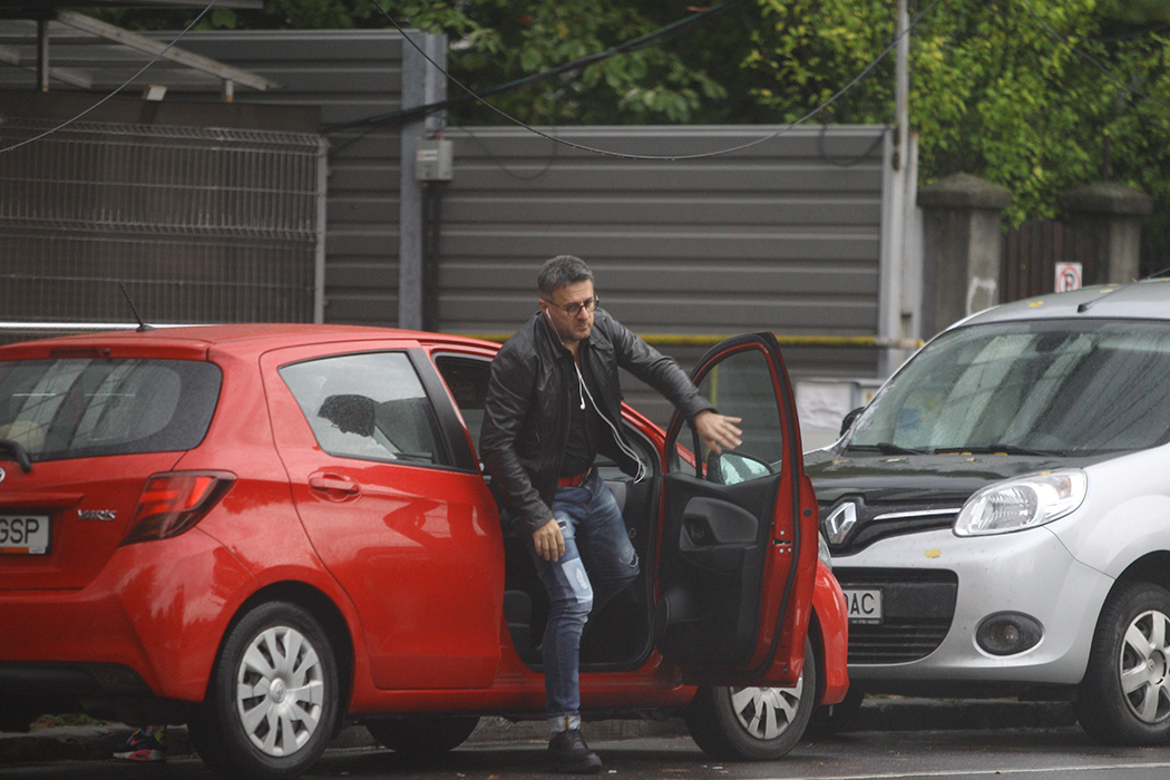 Ultima oră: accident uluitor în centrul Bucureştilor! Fostul boss milionar de la ”Asigurări” şi-a izbit de stâlp Ferrari-ul de 350 mii €!