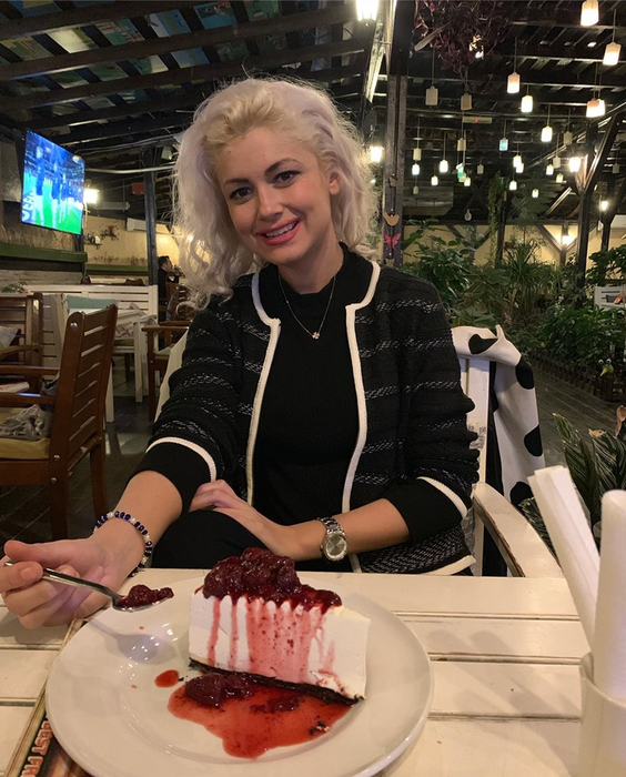 În 2013, anorexica Flavia Apostol avea doar 38 kg la 1.72 m! Cum arată acum și câte kilograme are