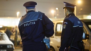 Un polițist din Craiova acuzat că a corupt sexual o fată de 13 ani, declarat anterior erou local
