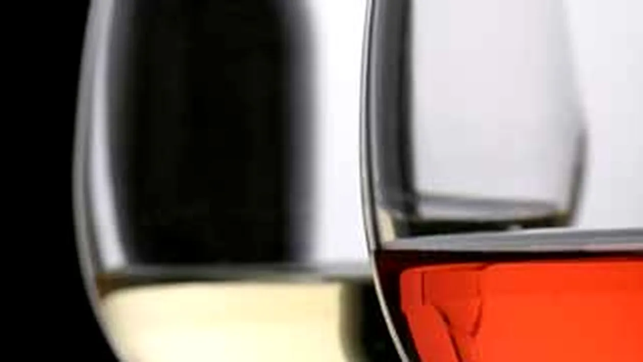 Directorul unei scoli din Bratislava s-a cinstit cu trei eleve minore