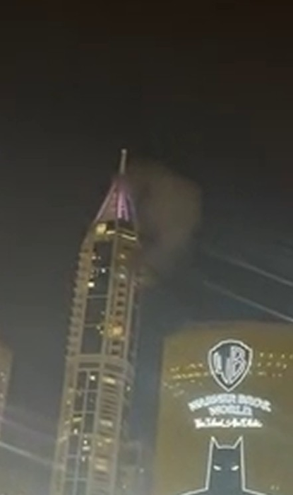 Panică în Dubai! Zgârie-nori, în flăcări: mai multe clădiri au fost evacuate de urgență
