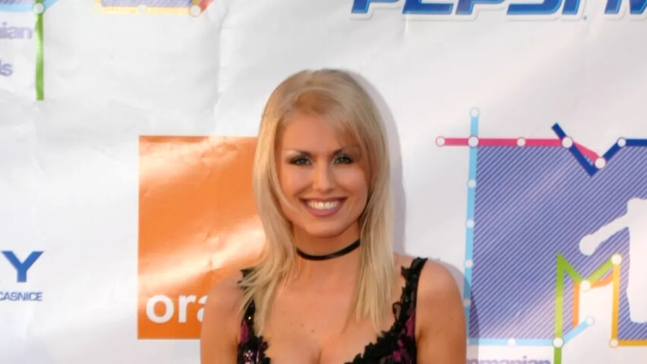 Blonda nr. 2 de la Blondy! Cristina Rus, regina playback-ului care ne-a făcut să fredonăm fără rușine