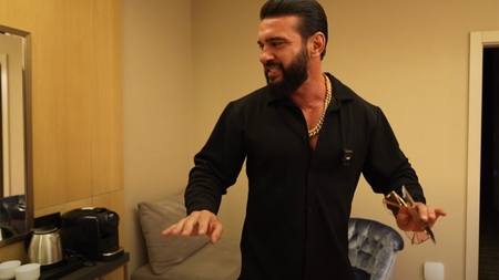 Dorian Popa a rezervat o cameră într-un hotel 4* din Chișinău. Ireal ce a găsit în cameră, pe măsuță