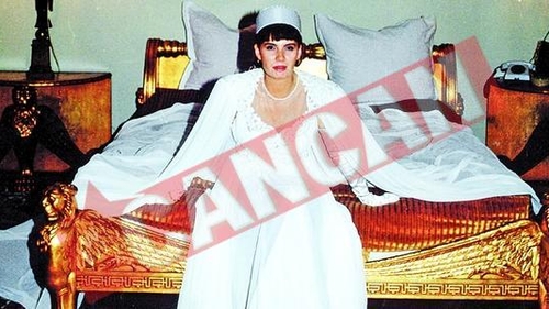 "A facut pipi pe poza mea, intr-un lighean, ca sa ma marit cu el!"