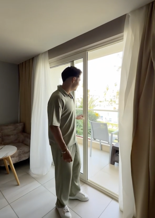 Cum a reușit un român să ia o cameră de lux în Egipt. Ce a predat la recepția hotelului