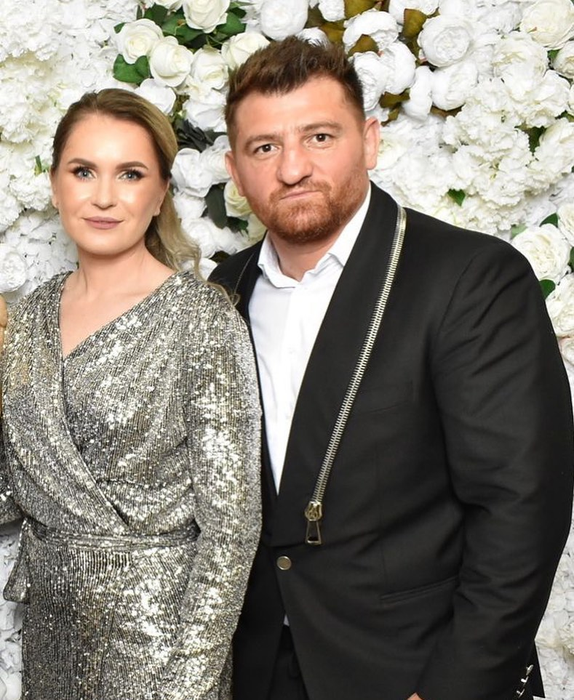 Cel mai mare secret al lui Cătălin Moroșanu e legat de familia sa. Cine dictează în casa neînfricatului luptător! “Femeia te manipulează o perioadă, dar apoi…”