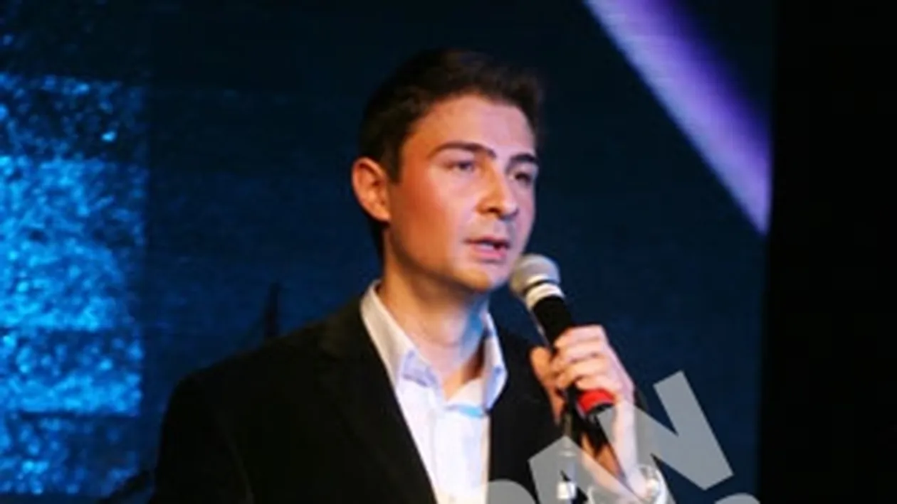 Gigantu care nu canta lautareasca si e masterand la Conservator a mostenit talentul tatalui, dar a ales sa nu cante muzica de petrecere