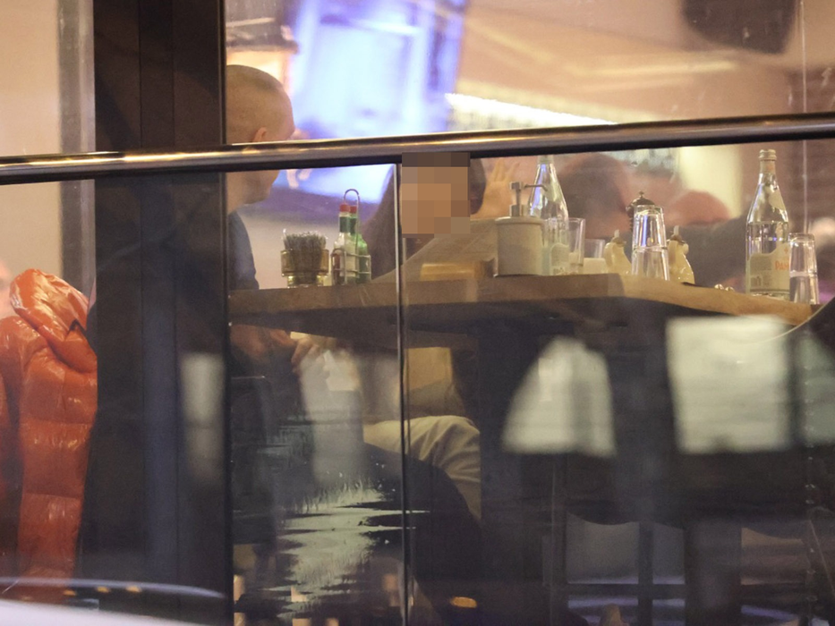 Vlad Obu și bruneta au trecut mai întâi pe la restaurant (Foto: CANCAN.RO)