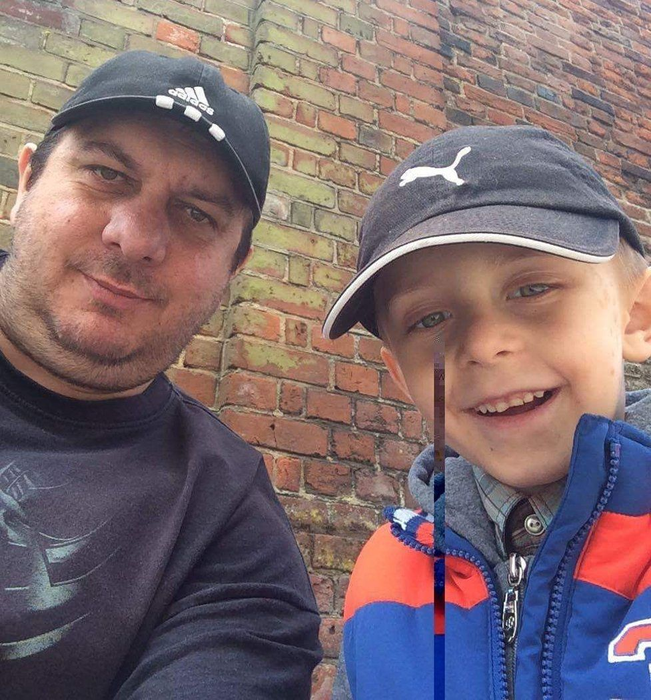 Filip, băieţelul bolnav care îşi dorea să fie înmormântat lângă mama lui, a murit! „Îngropaţi-mă în sicriul mamei mele…!”