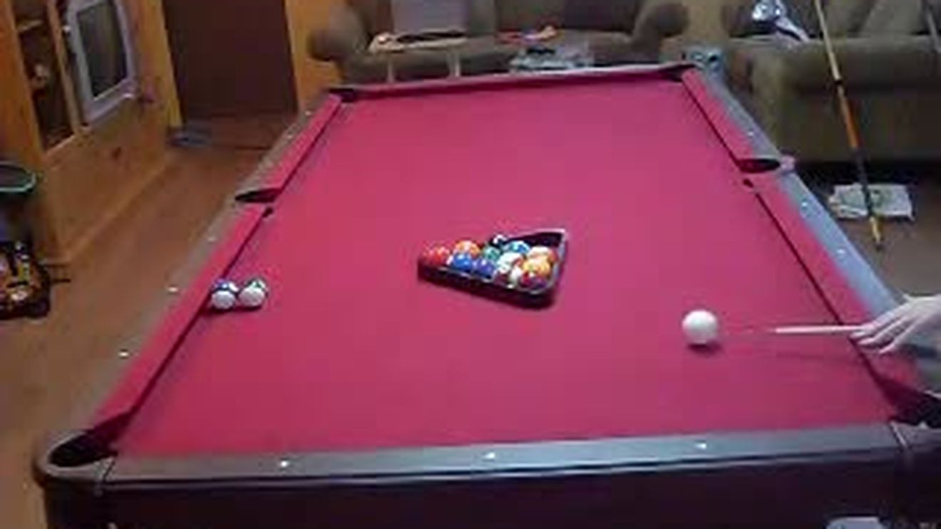 Jucatorul de "trick-shot" de la Romanii au talent are de unde invata! Uite ce lovituri reusesc maestrii tacului