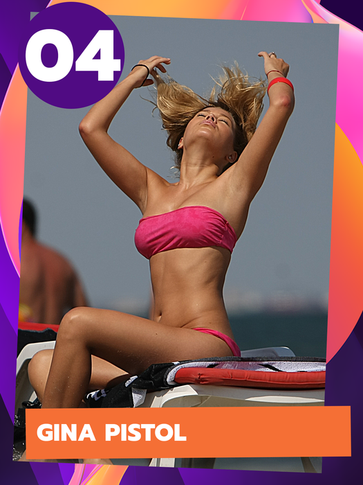 Cine o face mai bine? Cosmina Păsărin, Adelina Pestrițu, Anna Lesko sau Simona Trașcă? TOP 50 fete care se luptă cu părul, în costum de baie