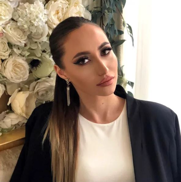 Ce bombă-sexy e sora lui Tavi Popescu! „Bunăciunea” nu ratează niciun meci al FCSB-ului | GALERIE FOTO
