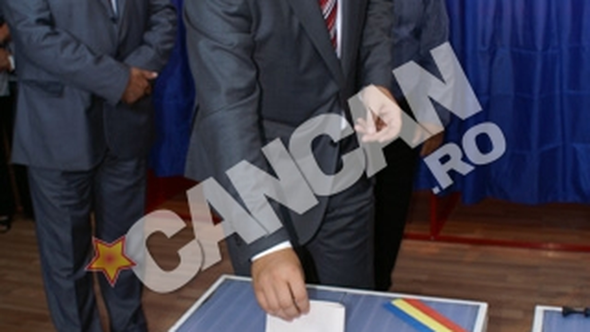 Alegeri locale. Premierul Victor Ponta a votat intr-o sectie din judetul Gorj: "Am votat pentru viitor!"