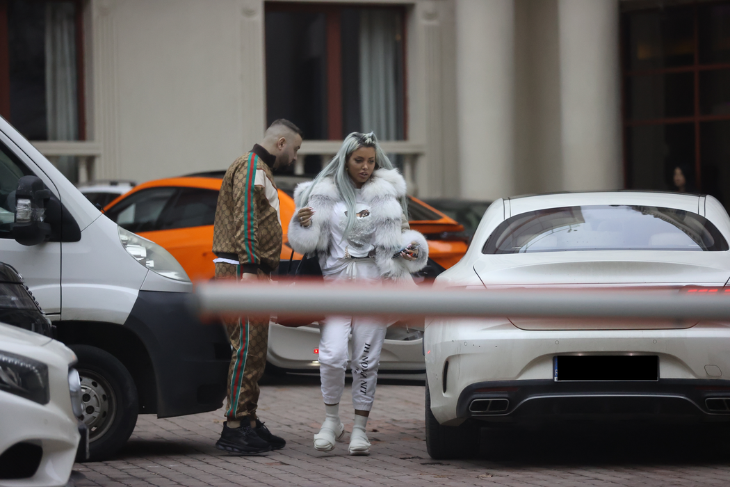 Loredana Chivu a pus "stăpânire" pe întreaga parcare! Bolizii de sute de mii de euro pe care-i deține blonda sunt așezați la loc de cinste!