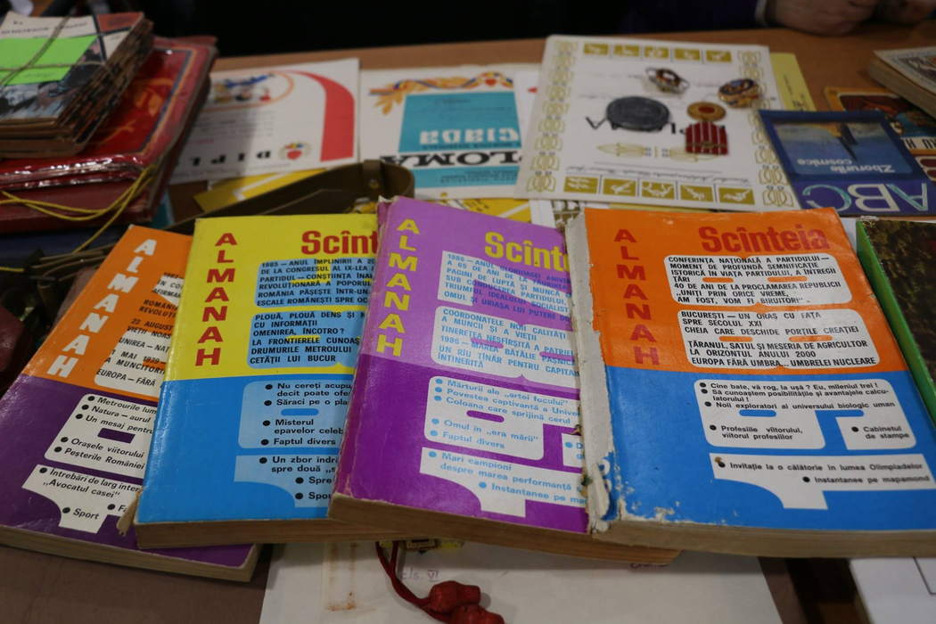 O parte din almanahurile vremii, parte a noii expoziții