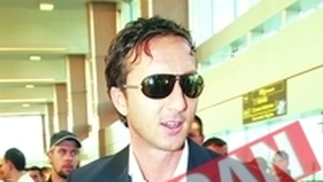 Oamenii presedintelui lustruiesc banca