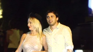 Delia bea, iubitul o sustine! Ochii au dat-o de gol!