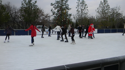 Unde patinam iarna asta in Bucuresti? Vezi ce patinoare s-au deschis deja in Capitala si cat costa aceasta distractie!