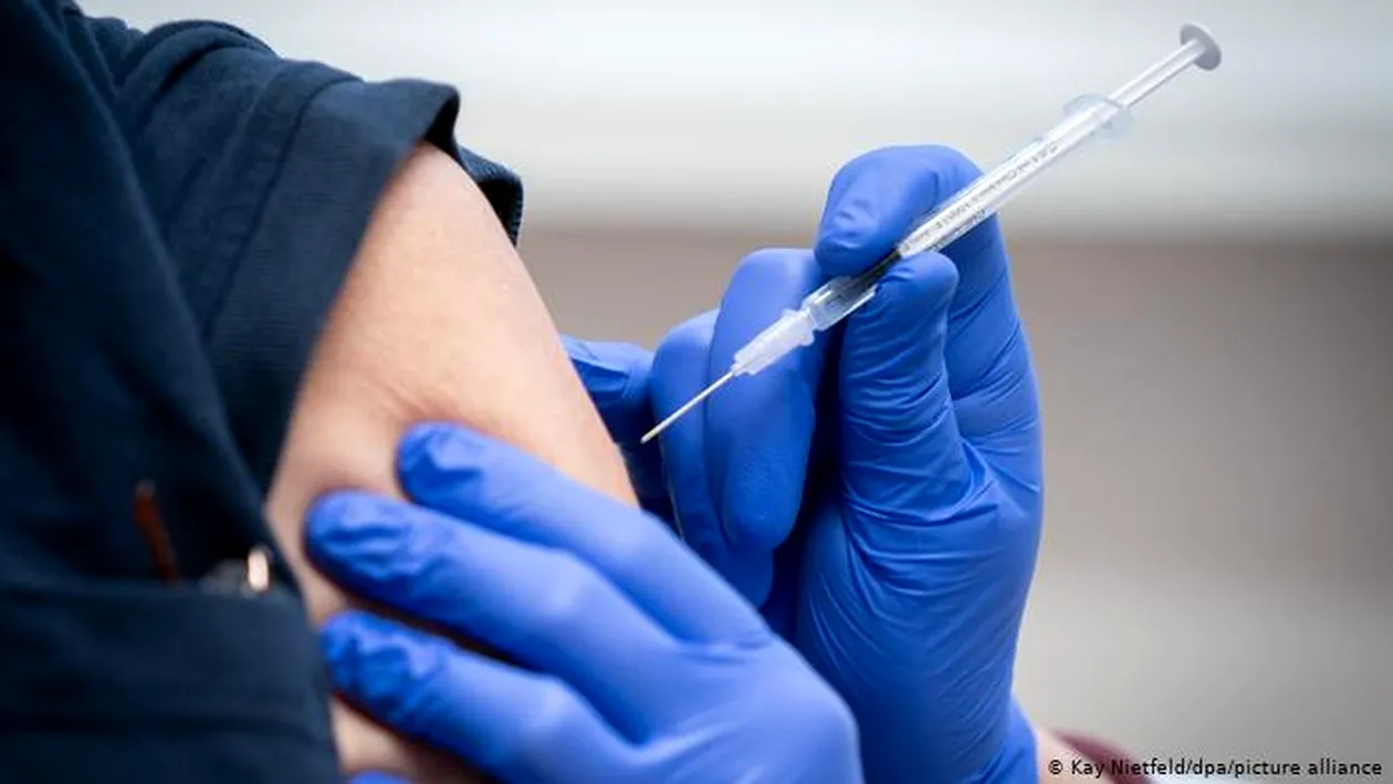 Vaccinarea din Piața Obor, un real succes! Peste 1.400 de oameni s-au imunizat pentru o porție de mici